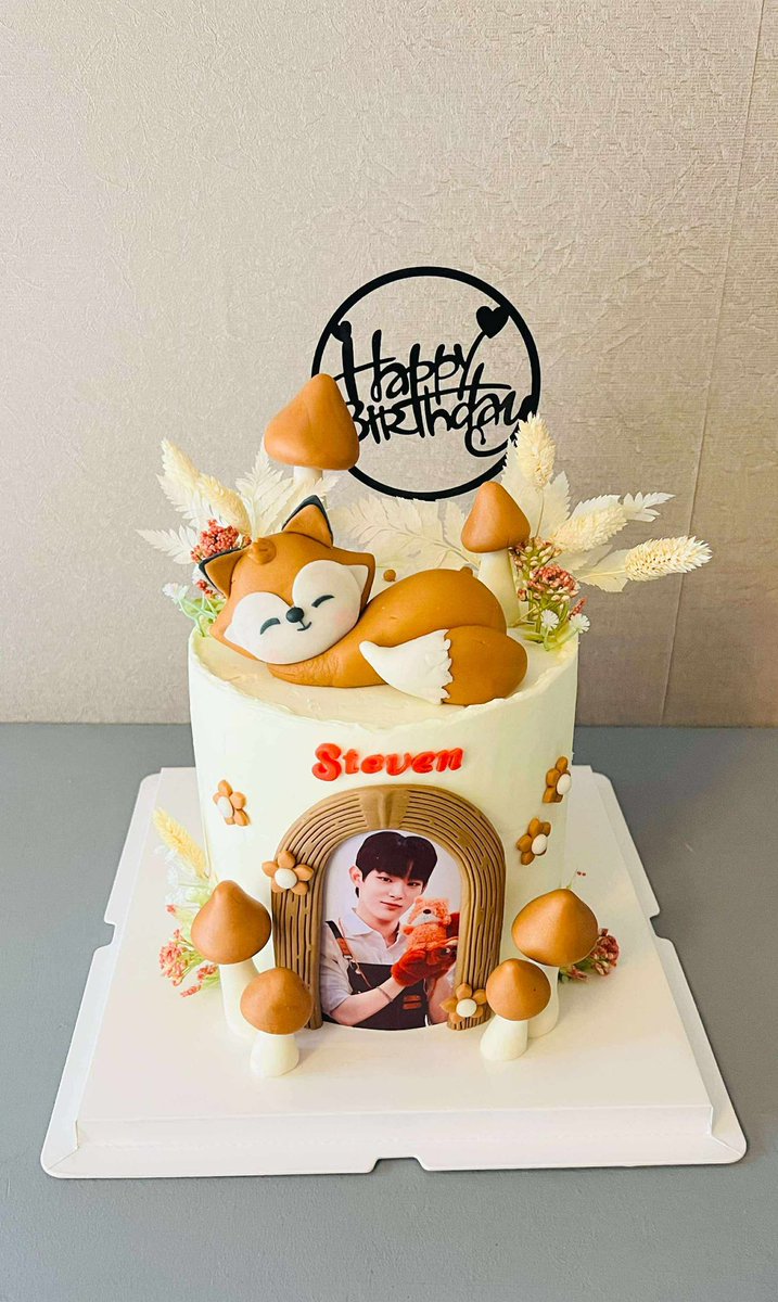 dwnprncs's tweet photo. Late post!!!
We had the cutiest fox cake on our mini CSE here in Taiwan β€οΈ Thank you βThe Sweet CS Specialty Cakeβ on FB for making it kahit na rush order na to π
Happiest birthday again to our best leader STEVEN KIM β€οΈ
#ahof_official #stevenkim #ahof_steven #foha #ahofsteven https://t.co/x1GQSodtat