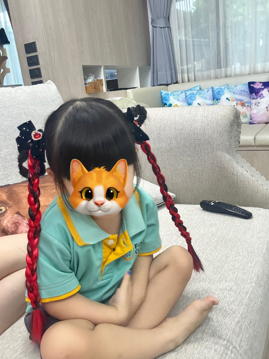 Bonusiie's tweet image. วันนี้ทำผมทรงนี้ให้ลูกสาว ทุกอย่างก็ดีหมดจนโดนใบข้าวไล่ตบหัว เลยต้องถอด