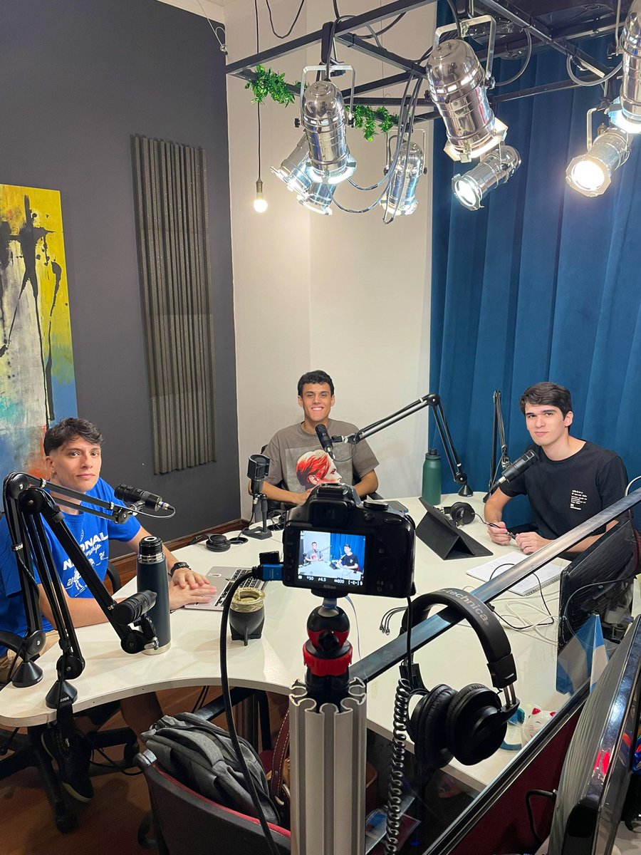 rduben's tweet image. 🚨 YAAAA EN VIVO con @fedespi_ y @matucas24 en otro lunes de 'Nuestra Premier' a través de YouTube.

Está APRETADÍSIMA la liga. Vengan.

🔗 youtube.com/live/sLHjj1QBv…