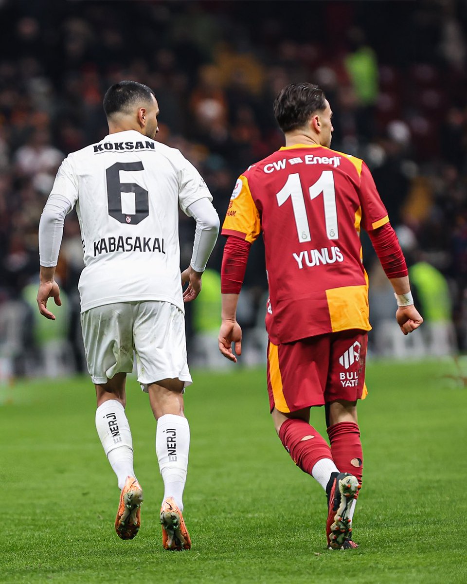 Zor bir deplasmanda alınan 1 puan.
Sahada son ana kadar verilen ciddi bir mücadele ve büyük bir emek var.

Karakter 🖤❤️