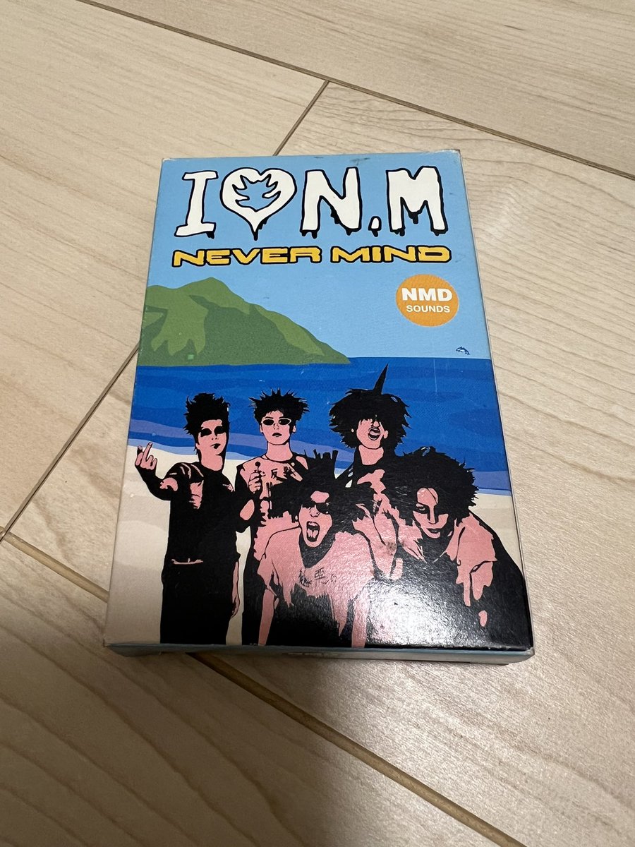 今日のカセットテープの話題は、GLAYの覆面バンドNEVER MINDのカセット