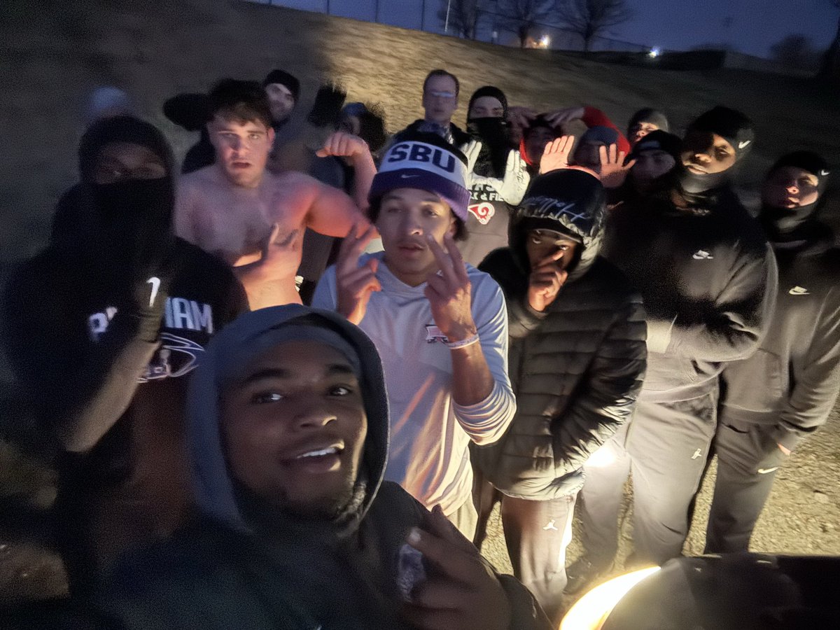 CoachHansen_'s tweet image. What does player led teams look like?  Love getting pictures from our players on an off day.  Getting up early and putting the work in.   Proud of this @sbubearcats_fb team.  Just the beginning! #Roll🐈‍⬛’s