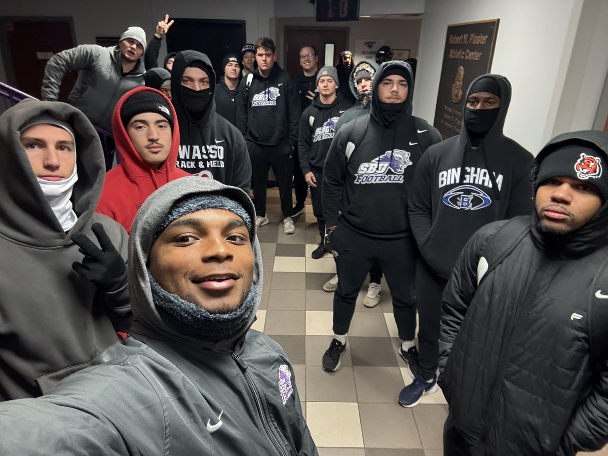 CoachHansen_'s tweet image. What does player led teams look like?  Love getting pictures from our players on an off day.  Getting up early and putting the work in.   Proud of this @sbubearcats_fb team.  Just the beginning! #Roll🐈‍⬛’s