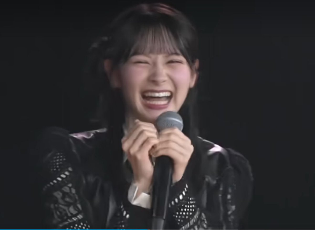 during itomomo's bday live, members had to make guesses for the question "what is the item momochan is carrying with her lately everyday?" 
aichan's answer: "a polaroid photo with aichan" 
aichan being the biggest aimomo truther is so iconic and look at itomomo's reaction 😭