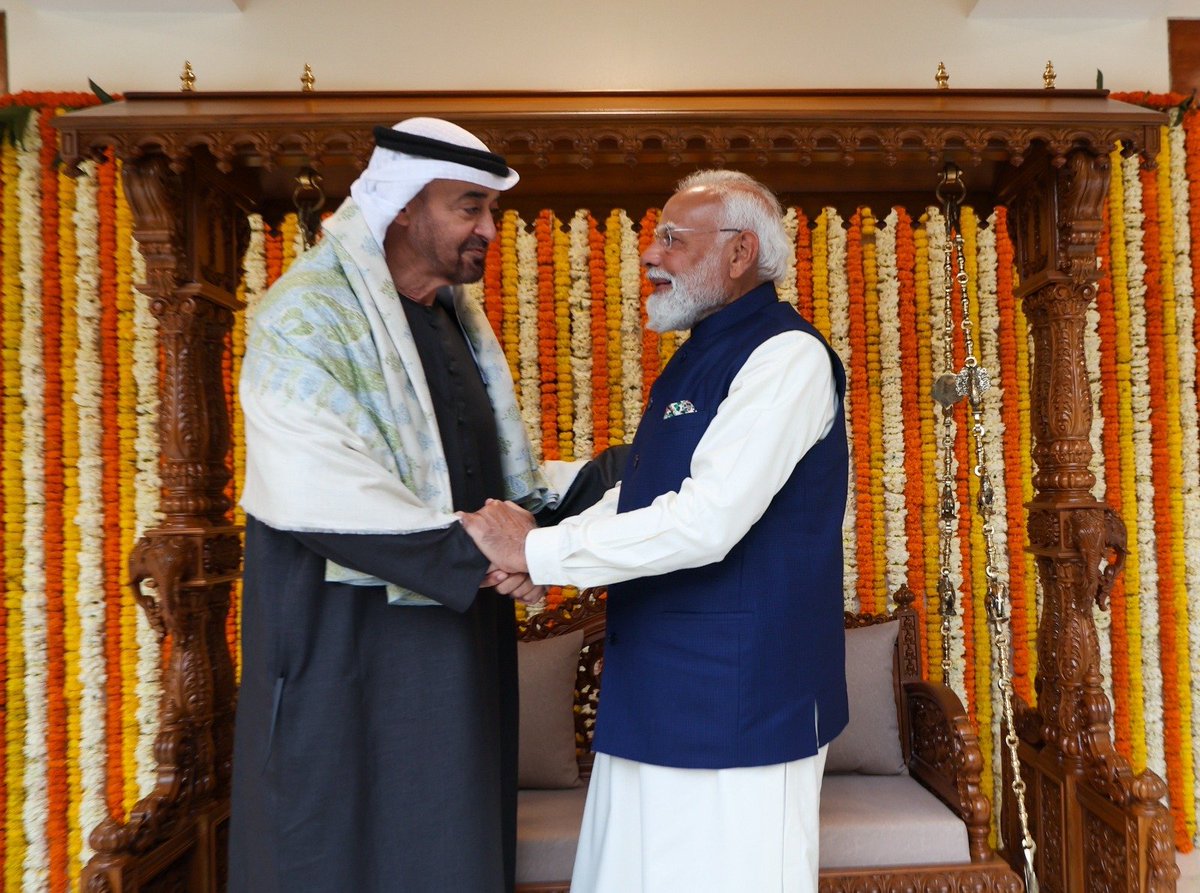 narendramodi's tweet image. It was a great pleasure to host my brother, His Highness Sheikh Mohamed bin Zayed Al Nahyan, at 7, Lok Kalyan Marg. I am deeply touched by his gesture of visiting Delhi this evening. We discussed a wide range of issues aimed at further strengthening the multifaceted India-UAE…
