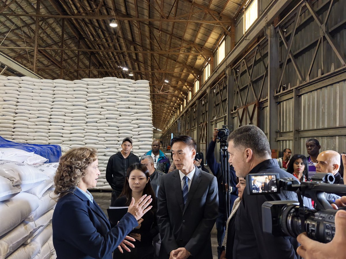 EmbHuaXin's tweet image. 希望中国政府援助的3万吨大米可以帮助到每个古巴人民！Espero que las 30.000 toneladas de arroz donadas por el Gobierno chino puedan ayudar a cada ciudadano cubano.