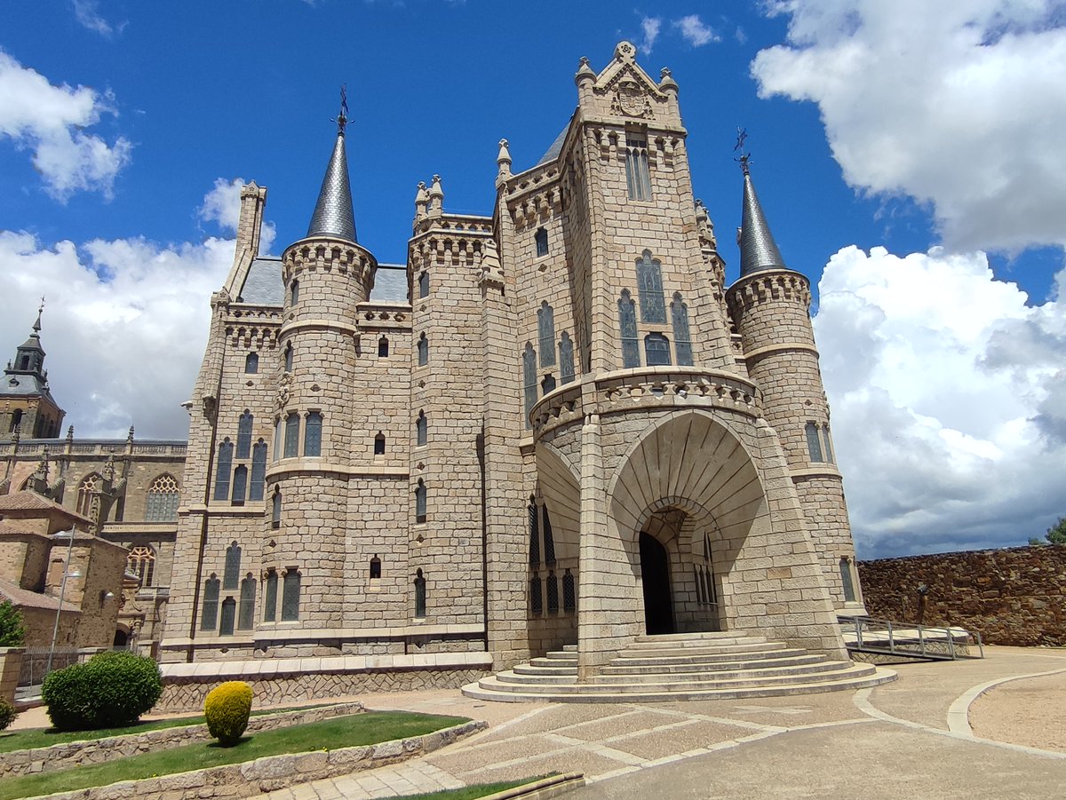 Palacio de Gaudí de Astorga, una obra maestra. si quieres conocerlo por dentro, puedes leer el artículo que le dediqué en el blog  👉descubrecadadia.com/2024/06/conoce…