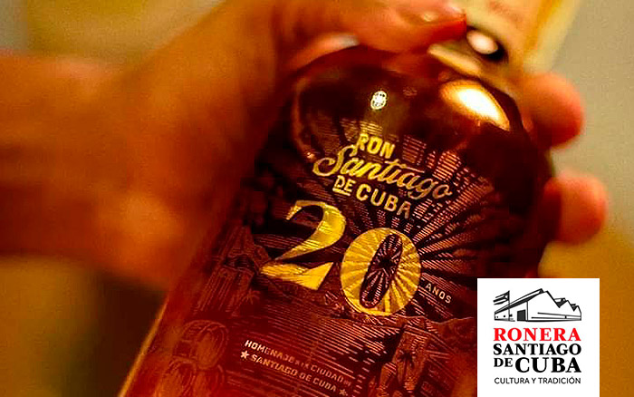 La Ronera Santiago de Cuba se anuncia en #PáginasAmarillasDeEtecsa , empresa líder en la producción y exportación de rones y bebidas alcohólicas. 🍹🥃
Visite el micrositio 📲 pamarillas.cu/micrositio/ron… para conocer sobre su historia y sus rones.