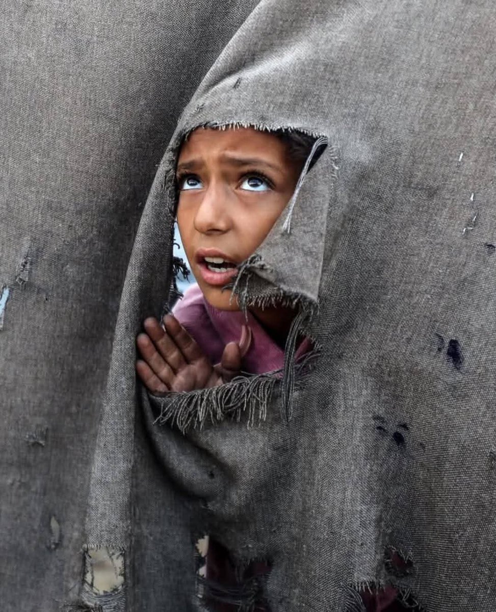 IF YOU'RE SCROLLING LEAVE A DOT !!