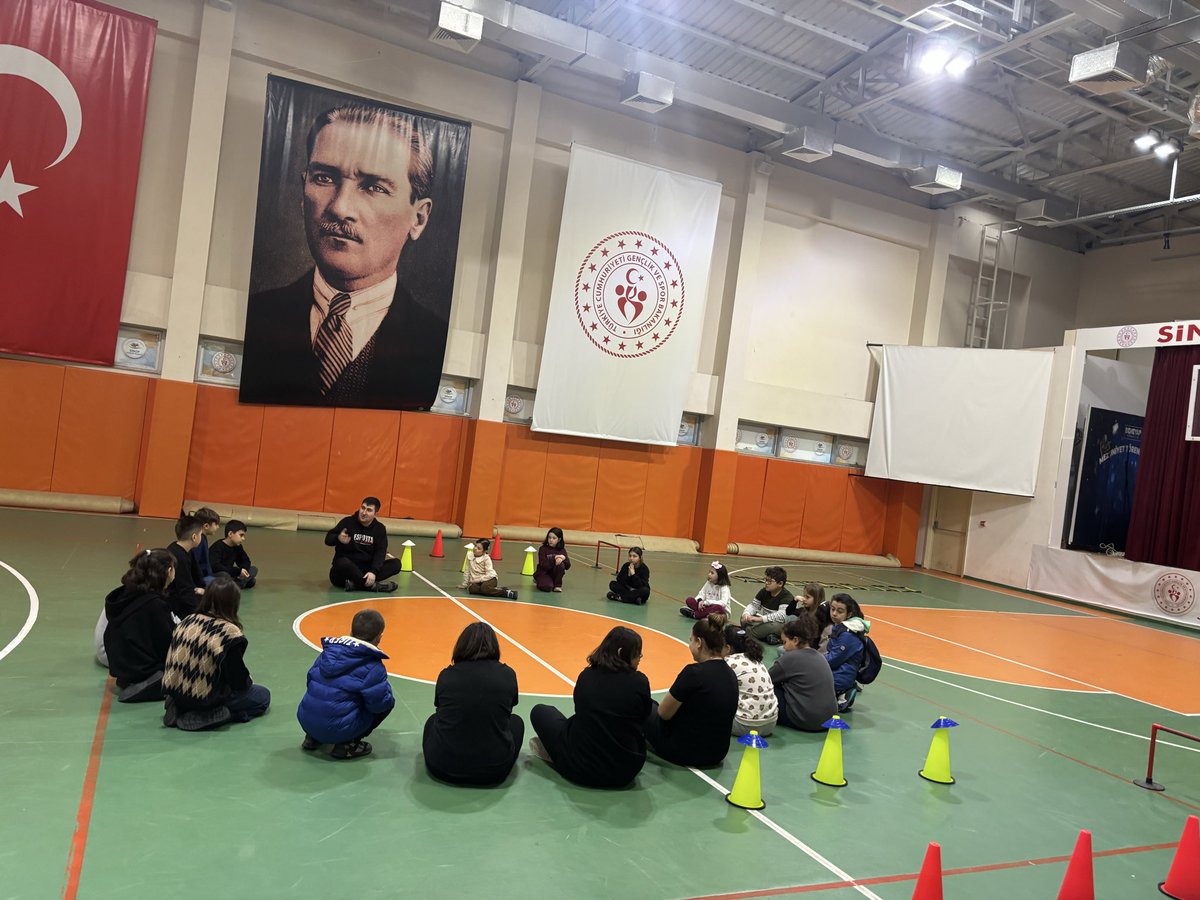 ❄️✨ Sinop Gençlik Merkezinde Kış Kulübü etkinlikleriyle dolu dolu, keyifli anlar yaşadık.
Gülümsemeler, paylaşımlar ve güzel anılar biriktirdik.
Birlikte daha güzel! 🤍