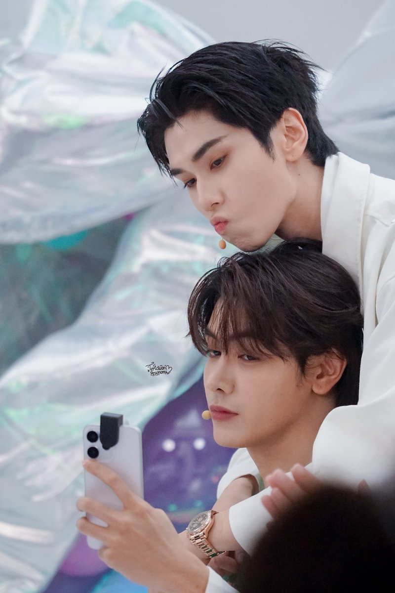 dunknatachai's tweet image. ขอบคุณที่ให้พวกเราได้มา unbox oppo reno15 มาสัมผัสเทคโนโลยีใหม่ๆ สายถ่ายรูปนี่ชอบเลย ขอบคุณทุกกำลังใจ ที่ส่งมาทั้งหน้างาน และ social นะครับ วันนี้ใจฟูมากๆ ขอบคุณนะครับ เลิฟยูวว my people 🐻‍❄️🖤

OPPO RENO15 UNBOX JOONGDUNK
#Reno15SeriesTHxJoongDunk