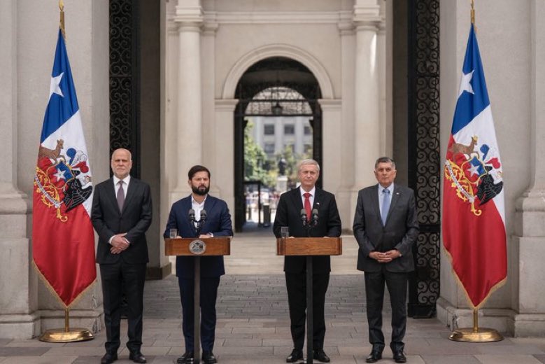 cnashr's tweet image. ¿En qué están de acuerdo Boric y Kast? Ambos coinciden en defender el modelo forestal responsable de la crisis actual y las pasadas, en la zona sur. 
El actual gobierno omite toda referencia a la responsabilidad de la industria forestal. 
El nuevo gobierno abiertamente la…