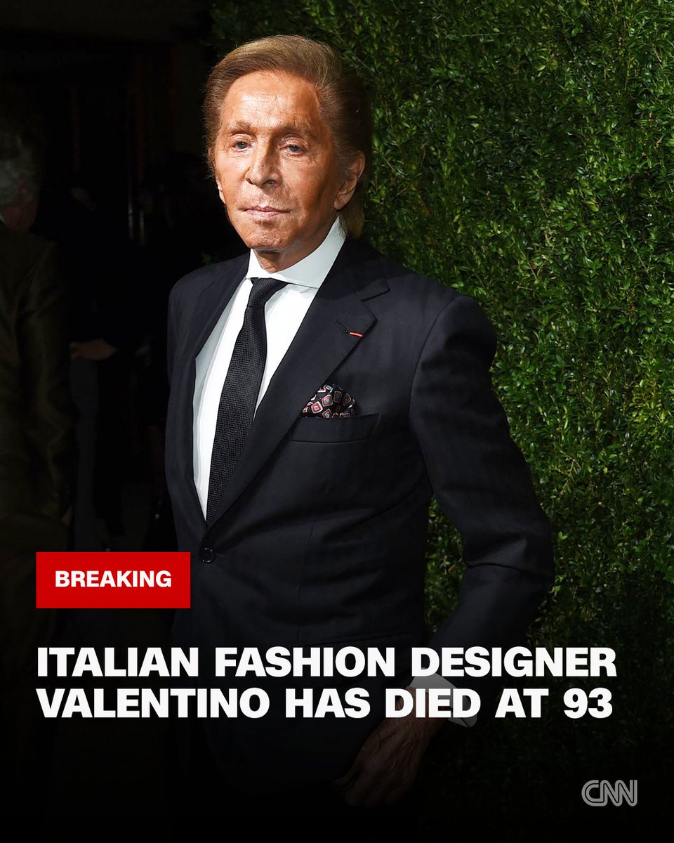Italian fashion legend Valentino Garavani, whose elegant evening gowns were favored for decades by some of the world's most glamorous women, has died at 93, according to his foundation.
cnn.it/49JHsx0