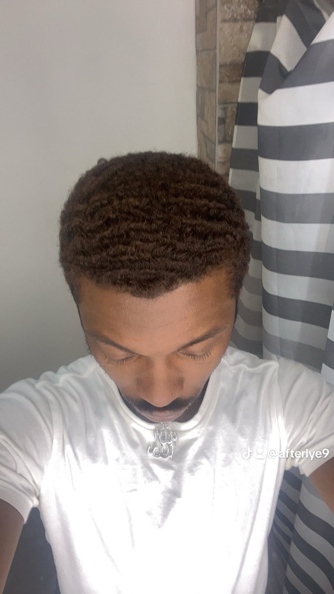 900ZASH's tweet image. 🦋