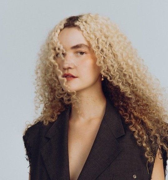 anavitoriacervo's tweet image. Vitória Falcão afirma que não entendeu a homofobia de Santiago Ferette. 

"O cara tem duas mulheres, por que a filha não pode ter uma?"