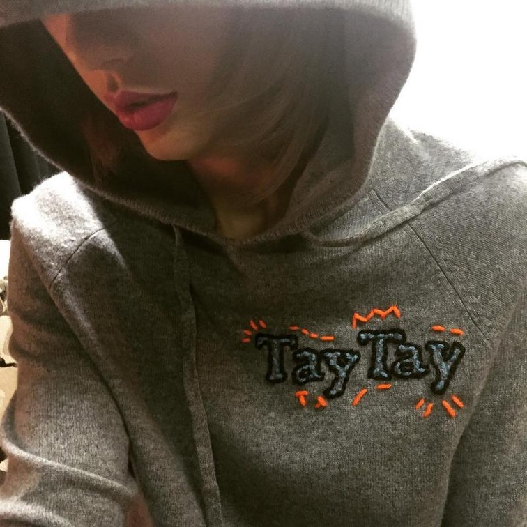 sgnicks's tweet photo. omgg boyfriend taylor material <3 https://t.co/IU7AqUWvFL