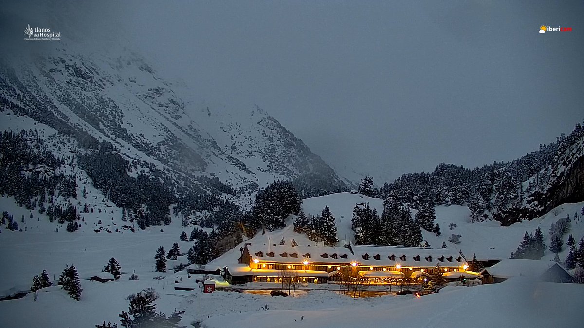 #hotelllanosdelhospital #Benasque  en estos momentos #nieve

<a href="/AEMET_Aragon/">AEMET_Aragón</a> <a href="/AEMET_Esp/">AEMET</a> <a href="/Huesca_LaMagia/">Huesca La Magia</a>
<a href="/Benasque_/">Benasque 🏔️ Info</a> <a href="/ValleBenasque/">Valle de Benasque</a> <a href="/eltiempo_atv/">Aragón TV El Tiempo</a>
<a href="/ElTiempo_tve/">El Tiempo en TVE</a> <a href="/lasextameteo/">La Sexta Meteo</a> <a href="/ElTiempoA3/">El Tiempo de Antena 3</a>
<a href="/meteobenas/">Dani Mora</a> <a href="/TURISMOBENASQUE/">Turismo de Benasque</a> <a href="/MeteoredES/">Meteored España</a>
<a href="/RAM_meteo/">RAM: Revista del Aficionado a la Meteorología</a> <a href="/ElTiempoes/">Eltiempo.es</a> <a href="/CarlosDezaDeza/">Carlos Deza</a> <a href="/lugaresdenieve/">Lugares de Nieve</a>