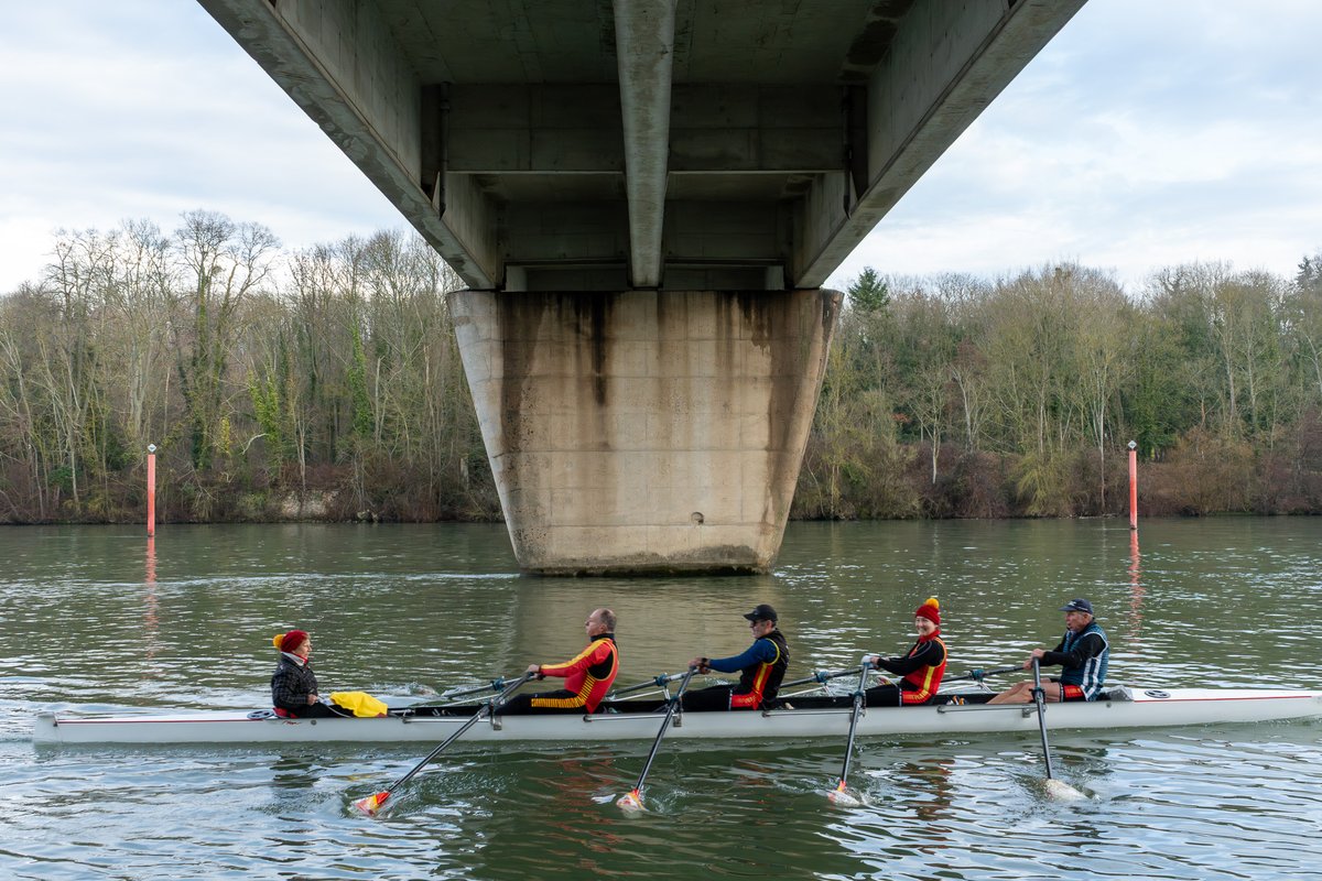 CDEssonne's tweet image. ❄️🚣‍♂️ Quand l’hiver rencontre la passion de l’aviron…
Les « Culs gelés Grand Paris Sud », c’est 25 km d’effort et de dépassement sur la Seine.

Bravo à tous les rameurs et aux organisateurs pour cette superbe 29ème édition 👏🔥