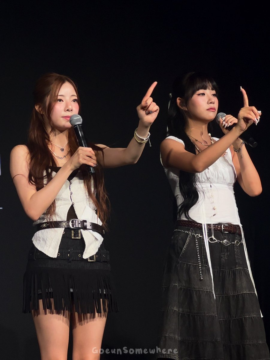 Goeunseong: does something cute

Also Goeunseong: scolds Plorys for making them do something cute

#GOEUN #나고은 #DOSIE #도시 
#PURPLE_KISS #퍼플키스 #パープルキス #A_Violet_to_Remember