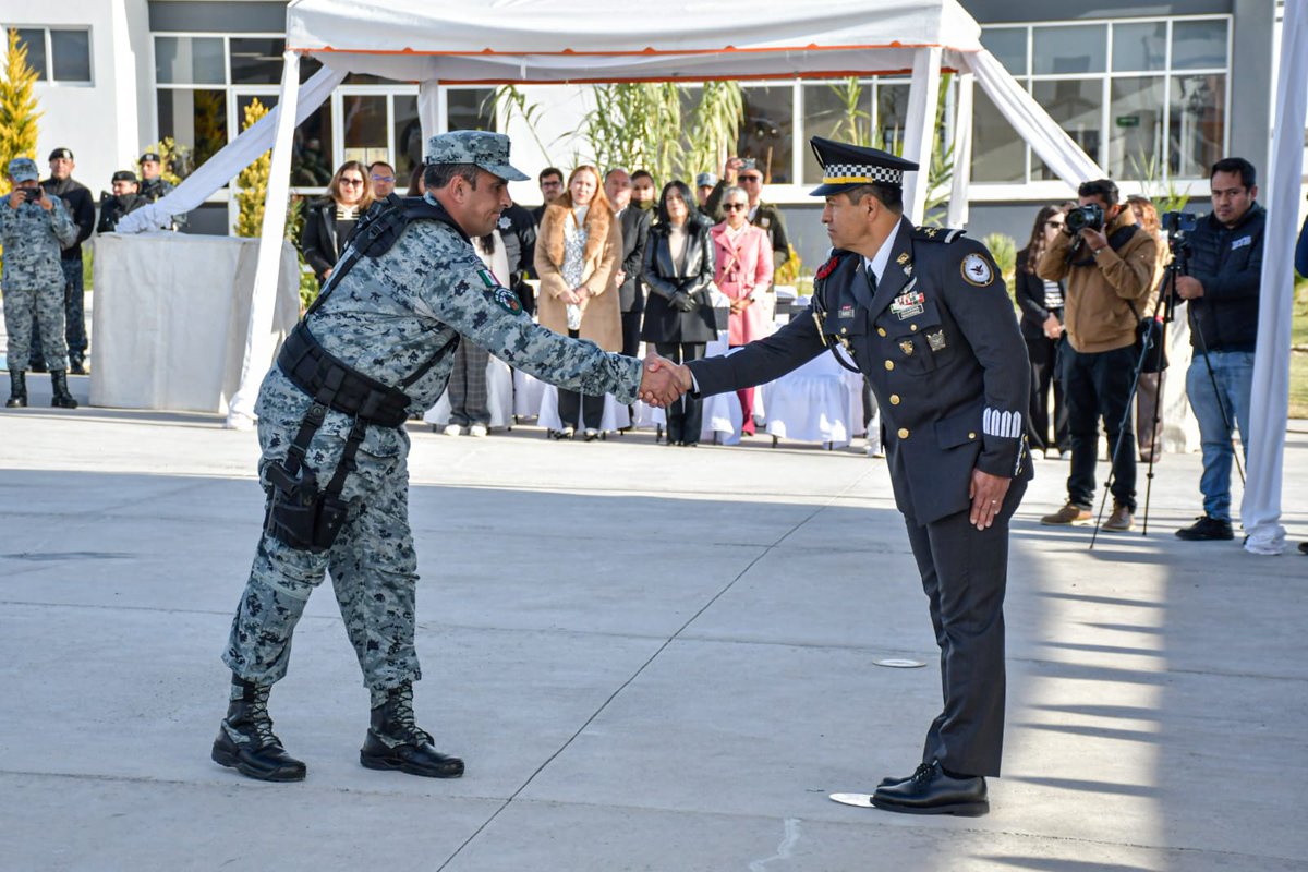 El Gral. Arturo Medina Mayoral, Secretario de Seguridad Pública del Estado, asistió a la ceremonia de Honores a la Bandera, toma de Protesta, Posesión de Mando y Protesta de Bandera del Cor. G.N. E.M. César Gustavo Ramos Lozano, encabezada por el Gobernador David Monreal.