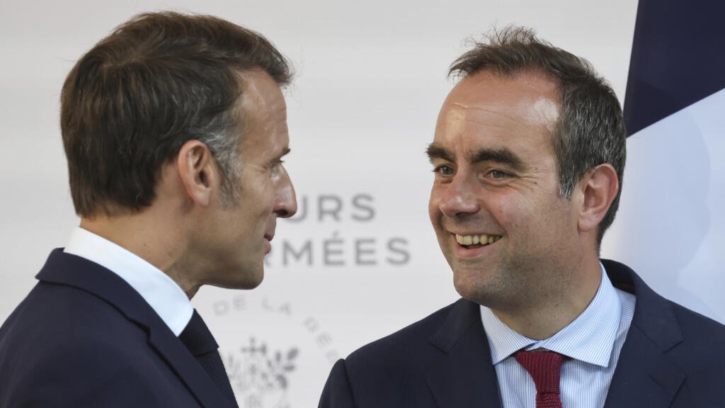 Grâce à M. Lecornu nous sortons de l'impasse et du piège tendus par les extrêmes.
Emmanuel Macron salue une copie budgétaire qui garantit la stabilité et permet au pays d'avancer, le budget sera enfin adopté après de mois de concertations exemplaires avec les forces de progrès