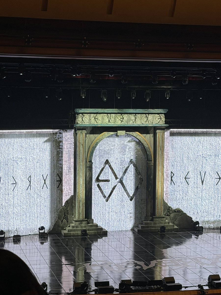 4rang_99's tweet photo. 하잖아 엑소 컴백👑 https://t.co/8GyQ8CDbuG