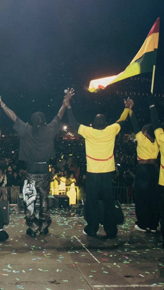 They even said Stonebwoy was a curtain raiser 😂😂😂Mmoa