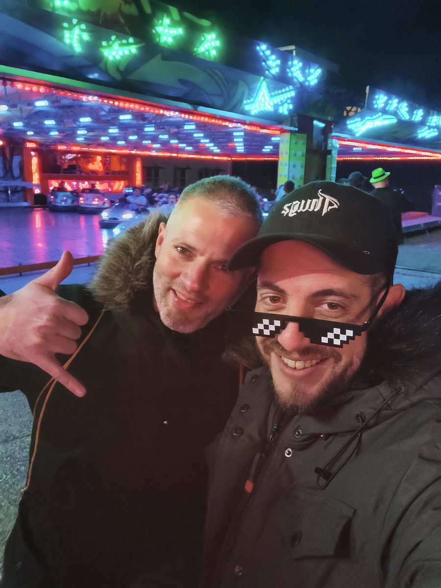TchikiBalianos's tweet photo. Au @CXR2026 on a vu tous les copains et copines du #Web3 c'était trop cool !

Gros bigup a la famille @Thugz_NFT qu'on a pu voir !

Par contre j'ai pas assez pris de photos, trop dans l'ambiance...! https://t.co/AP9U1fYZlK