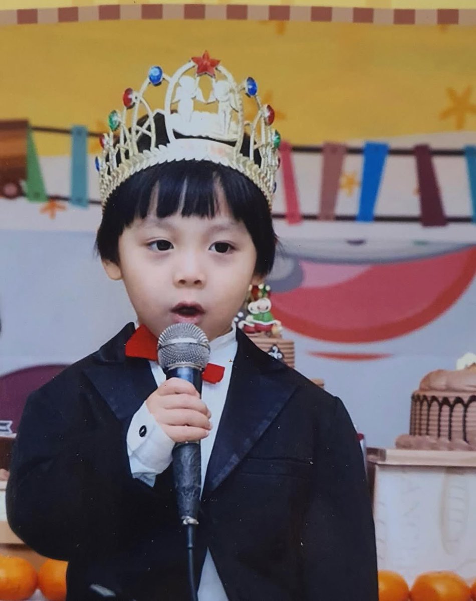 seoyoonswoochan's tweet image. Woochan’s letter to his future self 

"Hello, my future self. I have something to give you. I want to be a celebrity, but I don't need to be famous.

But what if I want to become a celebrity? What if I can't become a celebrity?

Even if I'm a comedian,  I will do my best to…