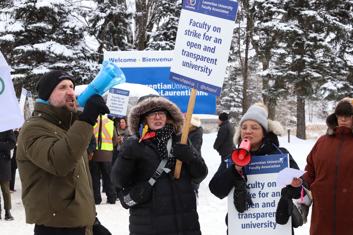 SudburyStar's tweet image. The Laurentian University Faculty Association hold a rally Monday. LUFA members hit the picket line after the university and LUFA failed to reach an agreement.