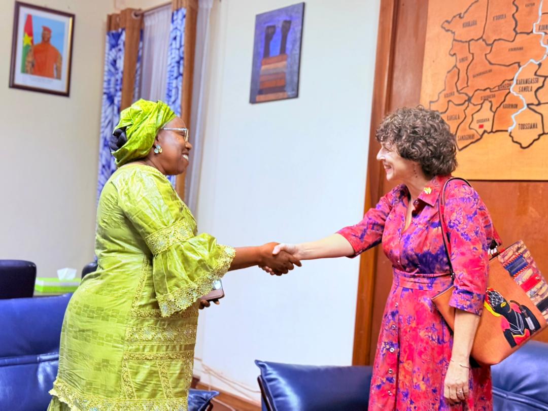 CanEmbBFA's tweet image. #CanadaAmbassadorInSya
This week, relive the highlights of the Ambassador’s visit to Bobo (Jan 16–19).
Sincere thanks to the Governor of the #GuirikoRegion, the President of the #CommunedeBobo Special Delegation, and esteemed traditional leaders for their warm welcome. 
🇨🇦🤝🇧🇫