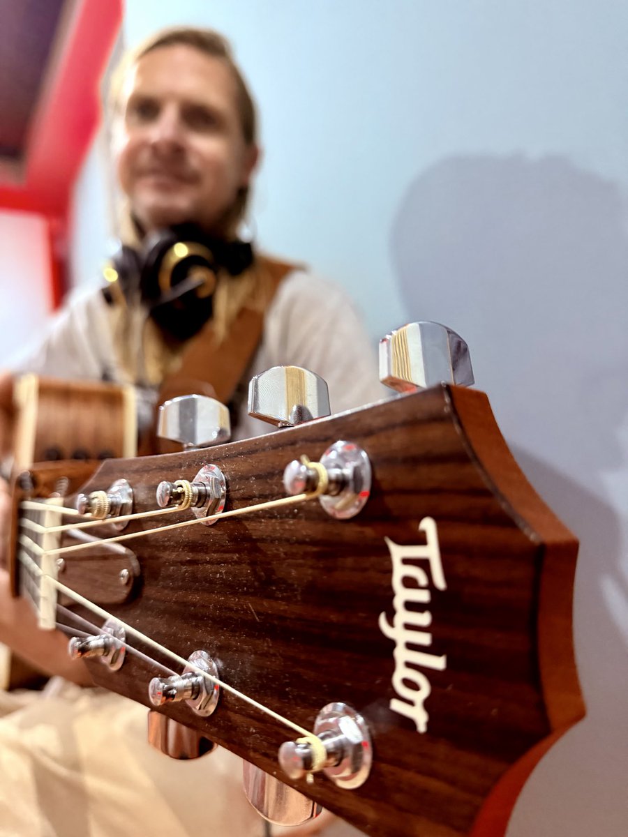 RebirthMusicSA's tweet photo. Had a fantastic session recently with Hein Jacob. Tracking some of his original songs. Thank you. Was a lot of fun. https://t.co/Hh266ds6sf