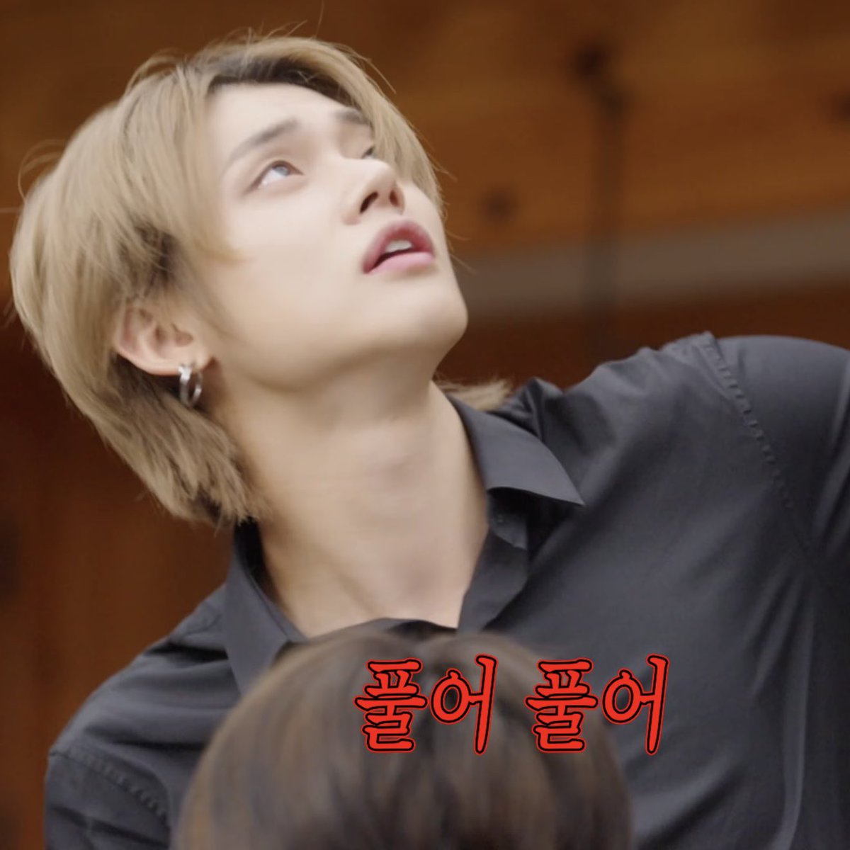 nyangjjuniez's tweet image. while everyone else was looking at your unzipped pants i was looking at your Beautiful Face unnie