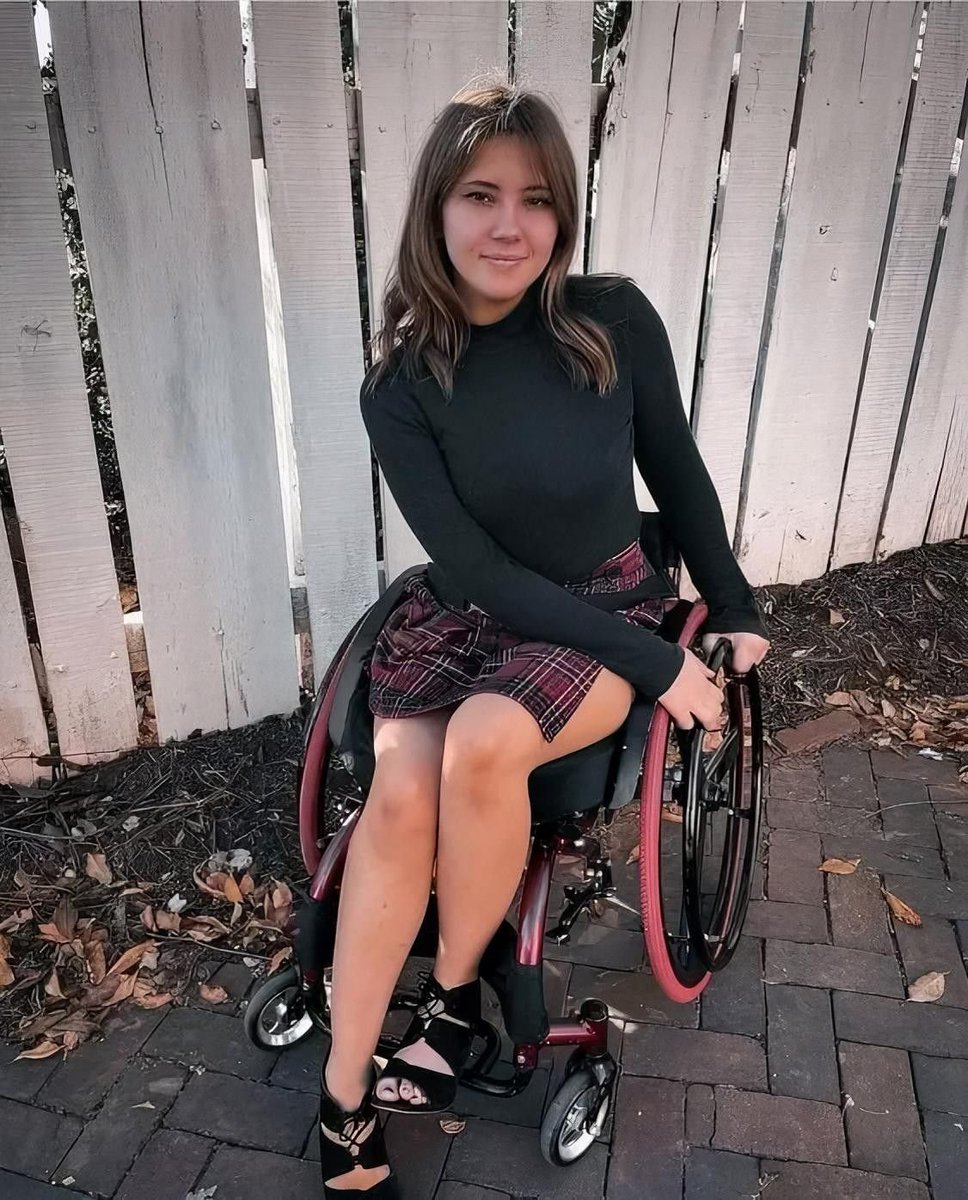 McAllister Anne tweet media