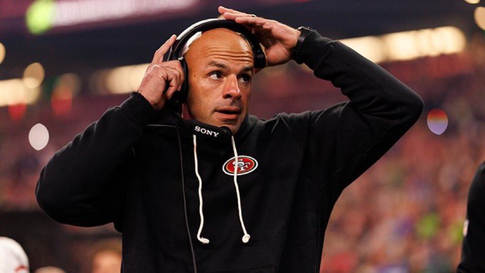 TomPelissero's tweet image. 49ers defensive coordinator Robert Saleh is scheduled for an in-person second interview Tuesday for the Cardinals head coaching job, per sources. 

Saleh is interviewing with the Titans right now. If they don’t hire him, he’ll get on the plane to Arizona.