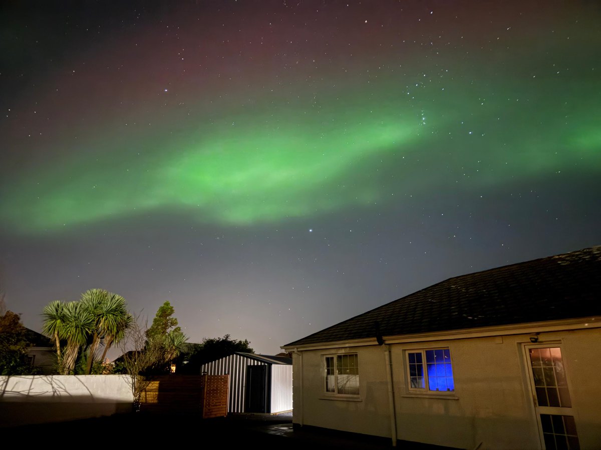 Not spotted everyday in South Tipperary #Aurora #northernlights #Ireland #irishweather #irishskies <a href="/CarlowWeather/">Carlow Weather</a>