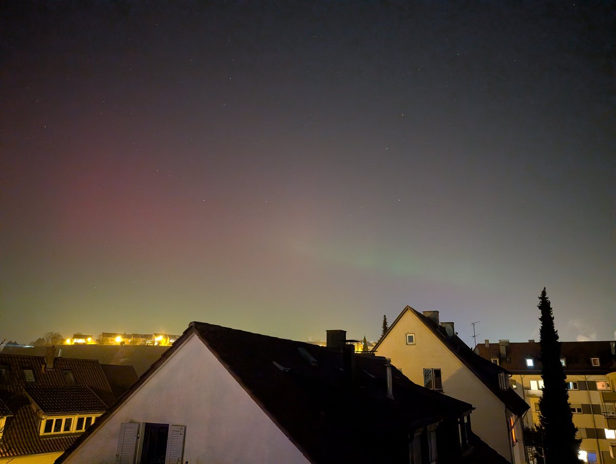 Imas_uni's tweet image. Arrrrkkk!!!! 😭😭😭
Mo teriak rasanya buka jendela Aurora nongol di atas Jerman 😭😭😭😭😭!

Dapet tipis gini aja gw mo nangis ya Allahhh

Btw Aurora di Jerman juarang bgt, jadi ini dpt yg lumayan sangat jelas sungguh Masya Allah sekalihhh