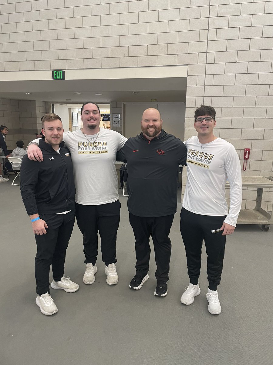 ChaseEstepp's tweet image. It was great catching up with 3 former Crunch Bunch members on Saturday at the Mastodon Invitational. Proud of the men they have become and how well they represent themselves and the community. #RespectThePast #Team53 #Team55 #Team56 #CrunchBunch #BlackCrunch