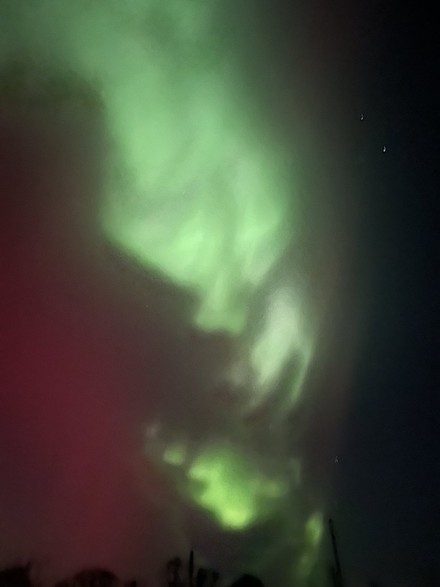 The Northern Lights come to South Limerick!!!!!! I did not expect to see this stunning display in the night sky above <a href="/visitbruff/">VisitBruff</a> tonight #NorthernLights #AuroraBorealis