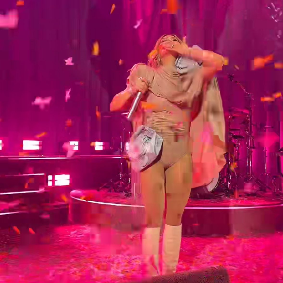 motherhahnnah's tweet image. STREAM/BUY ROOMMATES &amp;amp; MATURE FROM HILARY DUFF AND PRE-SAVE PRE-ORDER LUCK OR SOMETHING