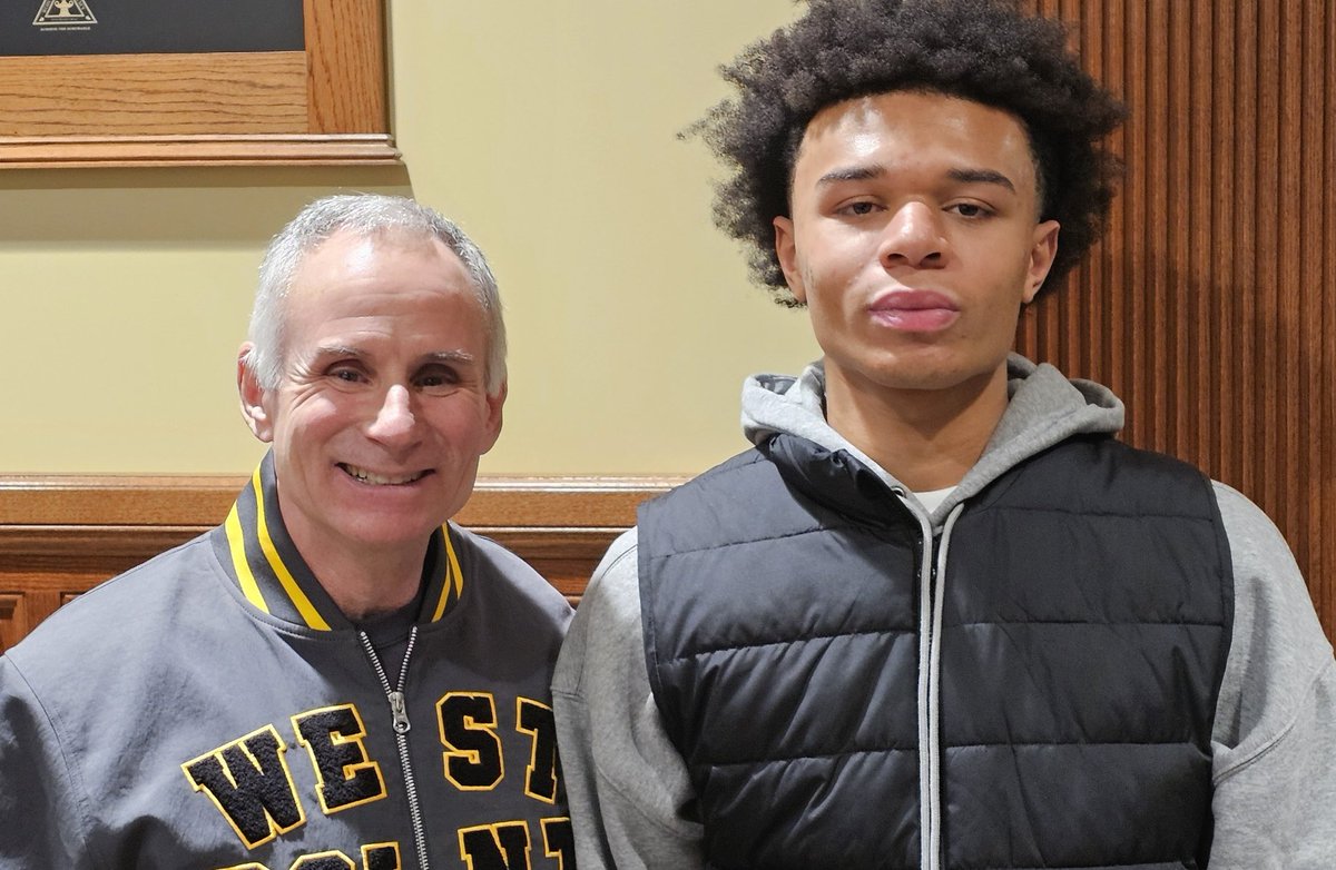 Colt0nFrancis's tweet photo. After a great conversation with @CoachJohnLoose I’m blessed to receive my first Division 1 offer from Army West Point.

@ArmyWP_Football @BandytheCoach @mikegregs57 @CoachPot_ @JonasLGray @NE6FB_Recruits @NewOutlawz @ScoutingNE @TomLoy247 @BrianDohn247 @SWiltfong_ https://t.co/zJ2Uqj6MyD