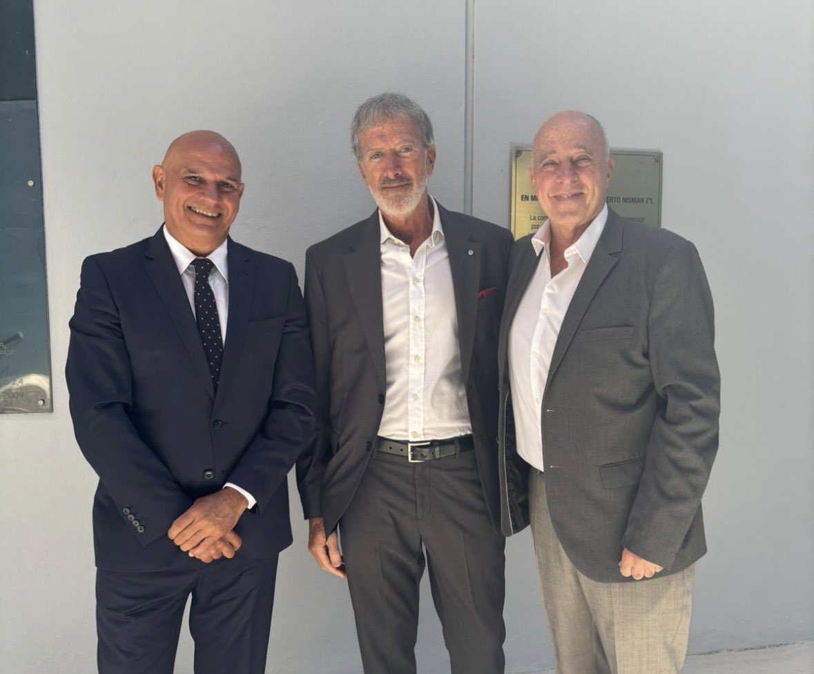 DanielBerliner's tweet photo. Esta mañana en AMIA en el acto aniversario de la muerte del fiscal Alberto Nisman, junto a al fiscal Carlos Rívolo, el ex presidente de la DAIA, Jorge Knoblovits
@JKnoblovits #amia #Nisman https://t.co/f0UwRQiZW8