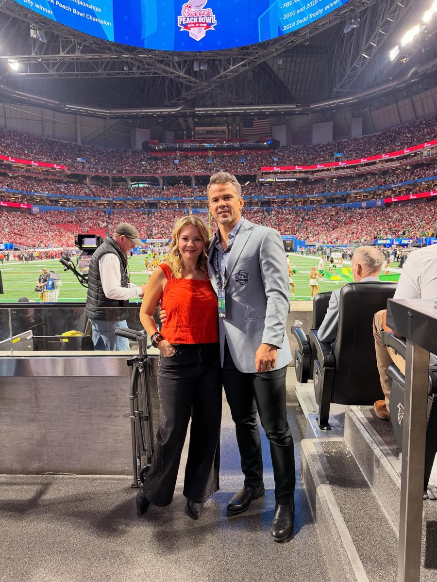 SJUJohnnies's tweet photo. .@NCAADIII and @SJUFootball great Blake Elliott ’03 was enshrined in the College Football Hall of Fame (@cfbhall) in Atlanta, received his custom HOF jacket and was recognized at halftime of the Peach Bowl on Jan. 9!

#GoJohnnies | #d3fb https://t.co/4yu6nGe9fN