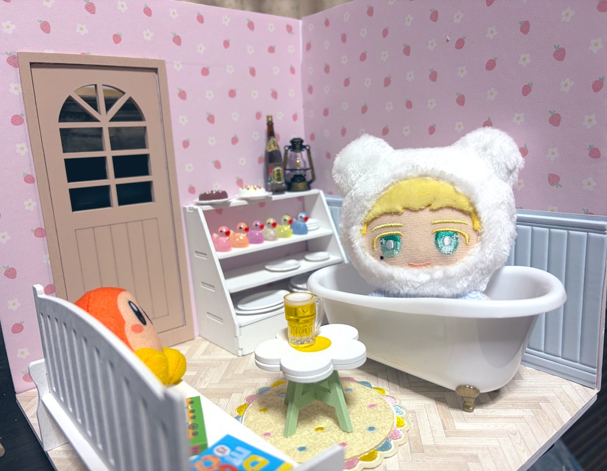 mortthan's tweet image. The bathtub is too big! He's looking forward to taking a bath with Vash😆🛁🧼