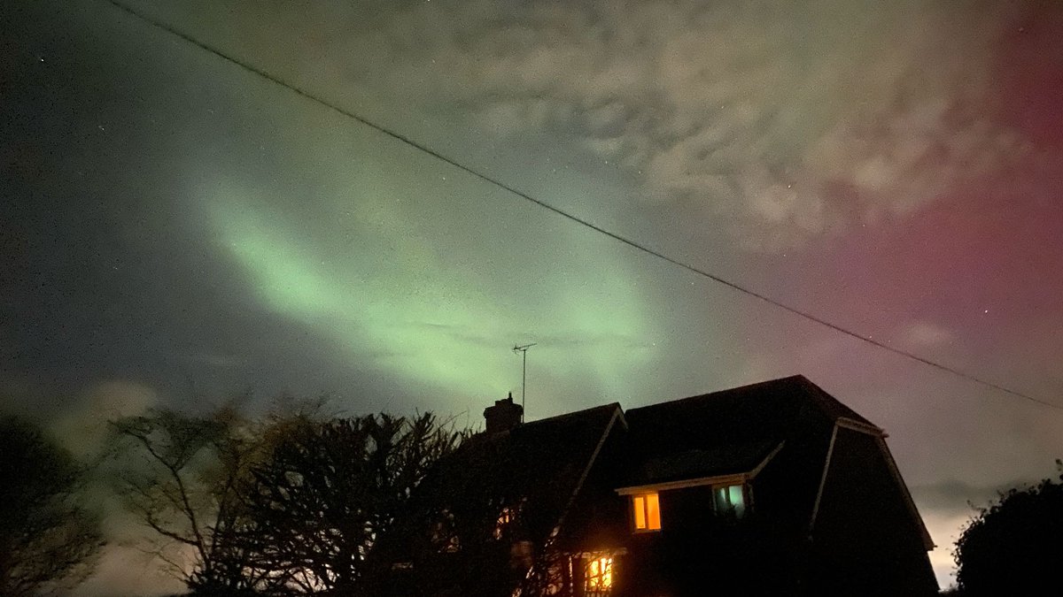 VirtualAstro's tweet image. Southern Oxfordshire a few minutes ago #aurora
