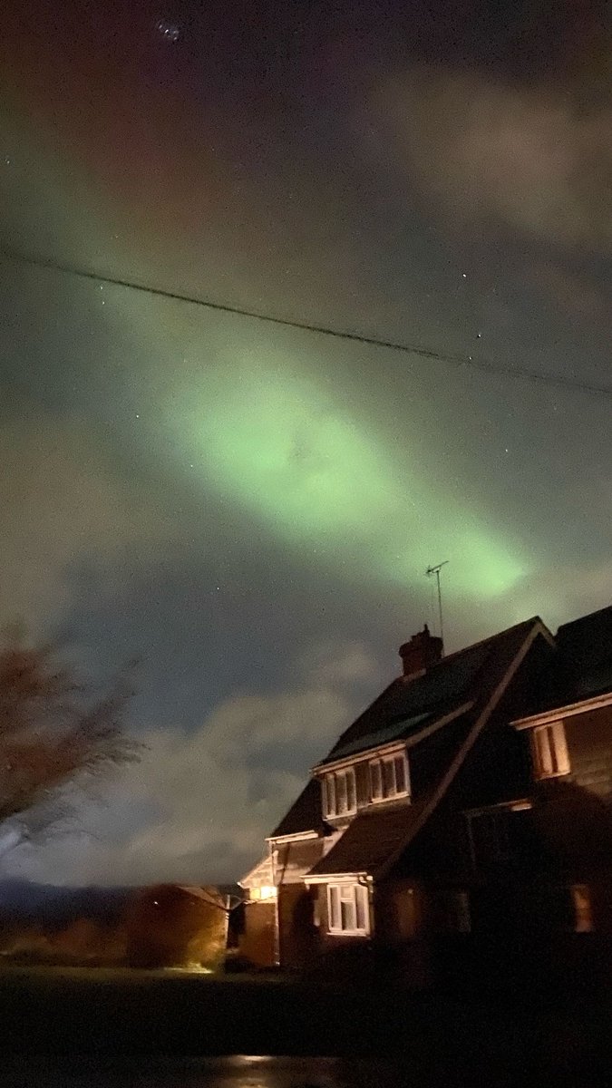 VirtualAstro's tweet image. Southern Oxfordshire a few minutes ago #aurora