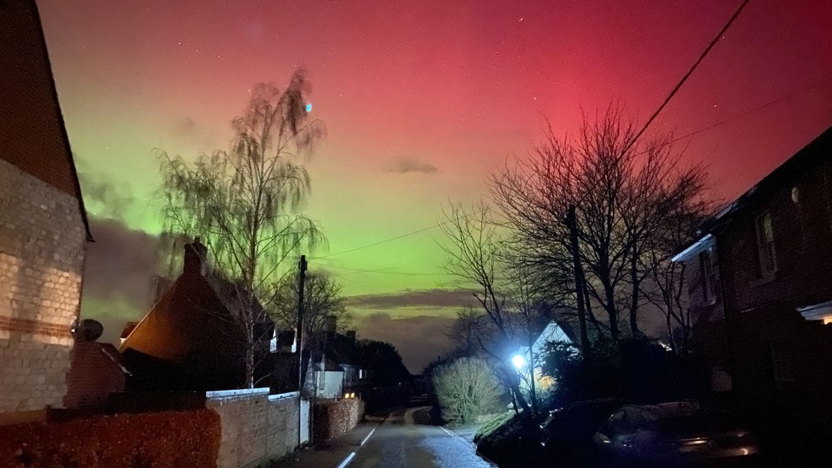 VirtualAstro's tweet image. Southern Oxfordshire a few minutes ago #aurora