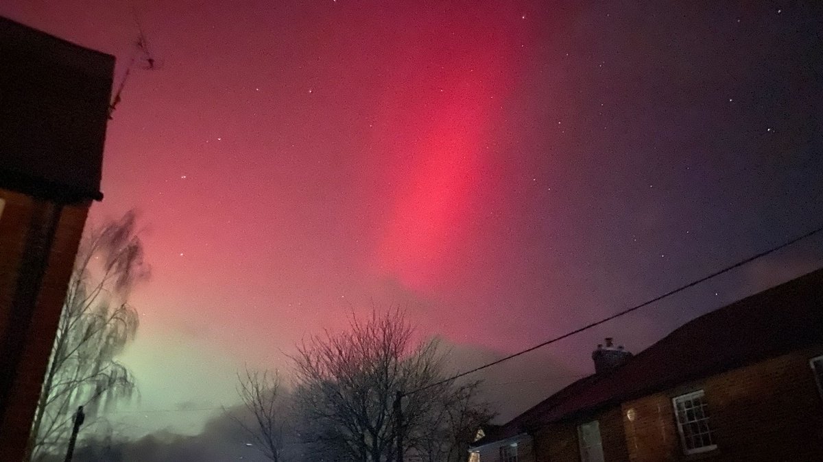 VirtualAstro's tweet image. Southern Oxfordshire a few minutes ago #aurora