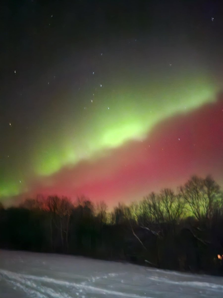 Meti172172's tweet photo. Consensus appears to be that we are now in the flux rope, which is pointed strong North. This means the spectacle has pretty much concluded.

In any case, this was a historical storm that allowed me to see auroras for my first time!

Absolutely breathtaking experience (: https://t.co/yLaCZJbAg5