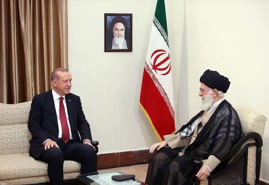 Martin_Sedi's tweet image. Disgraceful.
Recep Tayyip Erdogan President of Turkey stands with the Islamic Republic after it massacred Iranian civilians.

Calling the Ayatollahs “brothers” while people are gunned down in the streets is not neutrality its complicity.

Hiding behind words like “dialogue” and…